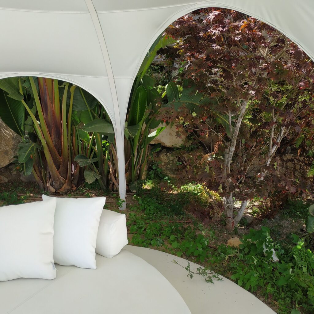 Chill out blanco bóveda diseñado por nuestra arquitecto del paisaje